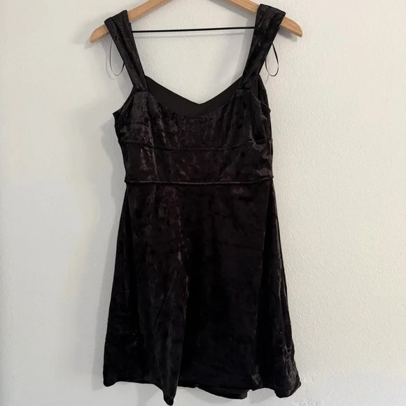 Lush - Black Velvet Babydoll Dress - Picture 5 of 10